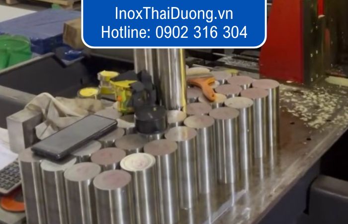 Dịch vụ cưa láp inox theo yêu cầu - thuộc chủ đề láp inox từ Inox Thái Dương